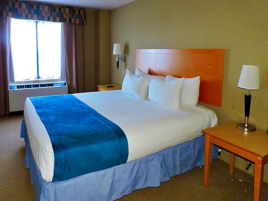 Marco LaGuardia Hotel & Suites