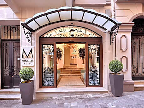 Mirrors Hotel