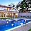 Casa com Piscina e Churrasqueira Privativa !