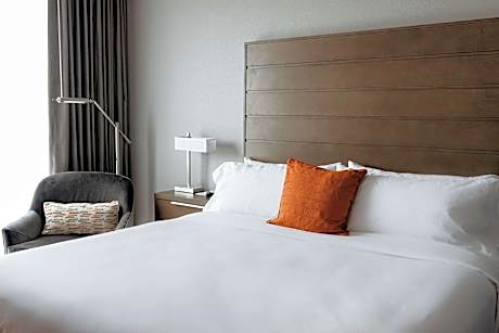 1 King Bed