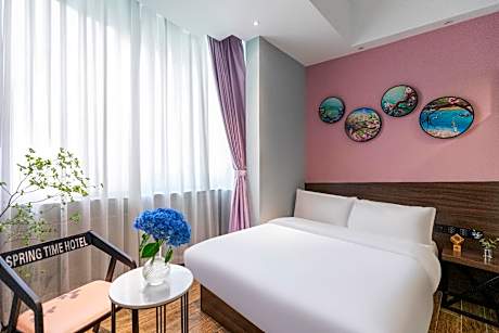 Standard Room with King Bed