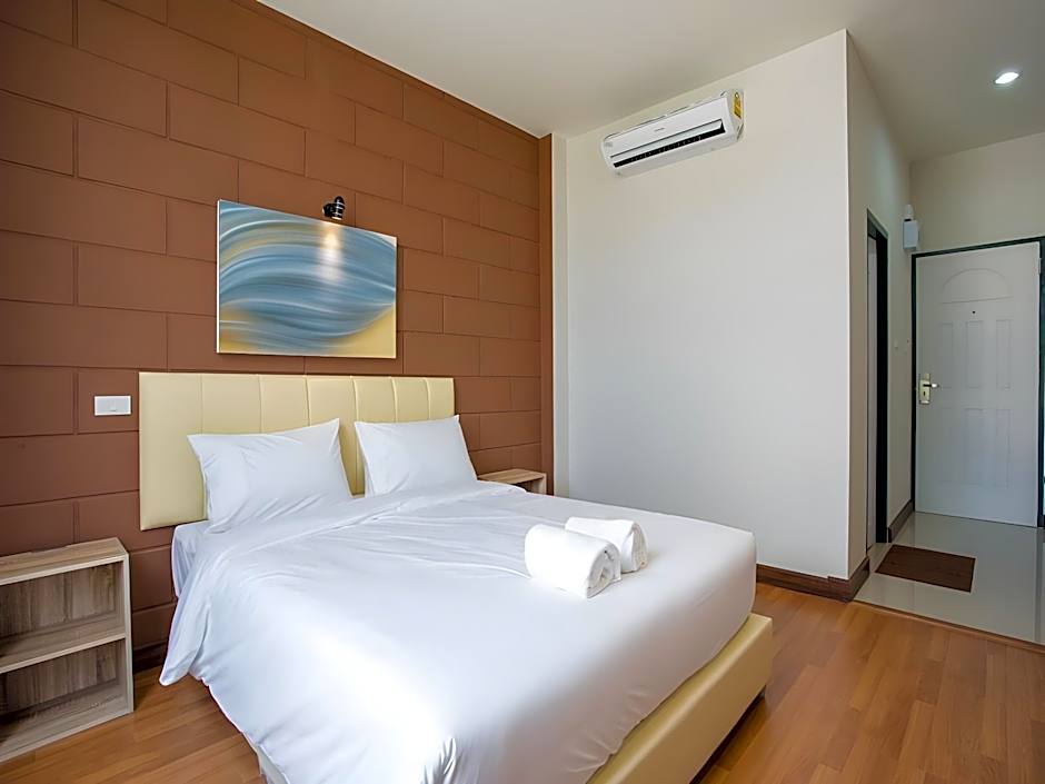 The Zell Budget Hotel Buriam