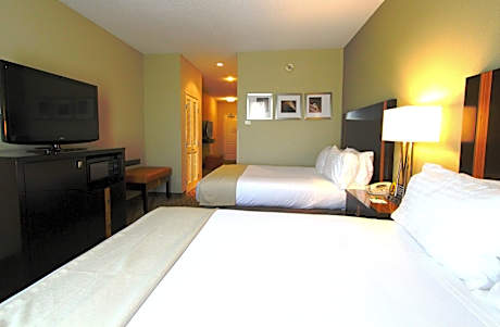 2 Queen Suite Communications Accessible