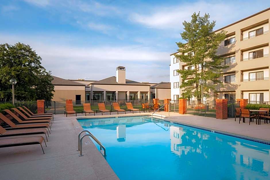 Courtyard by Marriott Louisville East