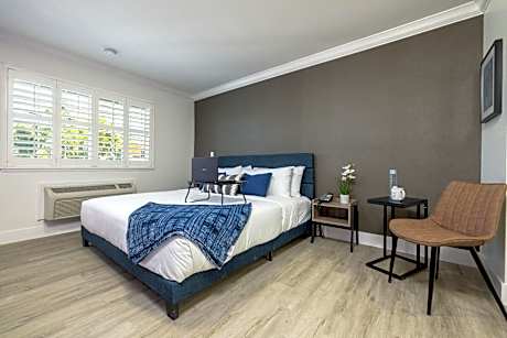Standard King Room