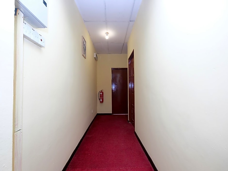 SUPER OYO 44029 Tudor Home Inn