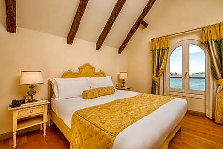 Suite with Lagoon View