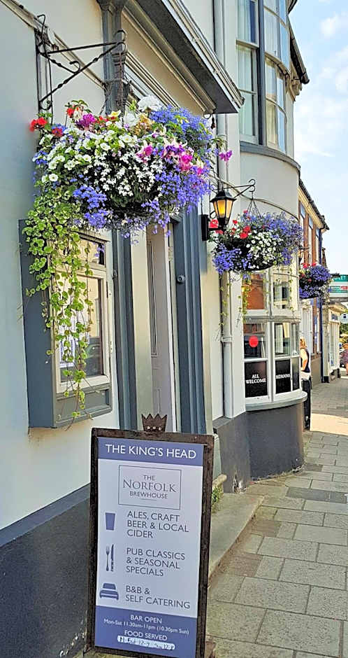 Photo 1 of 29 of Kings Head Holt