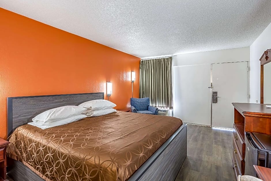 Photo 1 of 30 of Econo Lodge