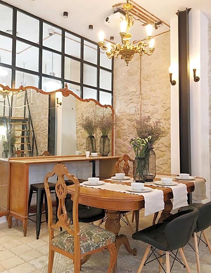 Hostel Numero Trece - Private Capsule Deds - Albergue Juvenil - FREE towels, coffee & tea, remote check-in