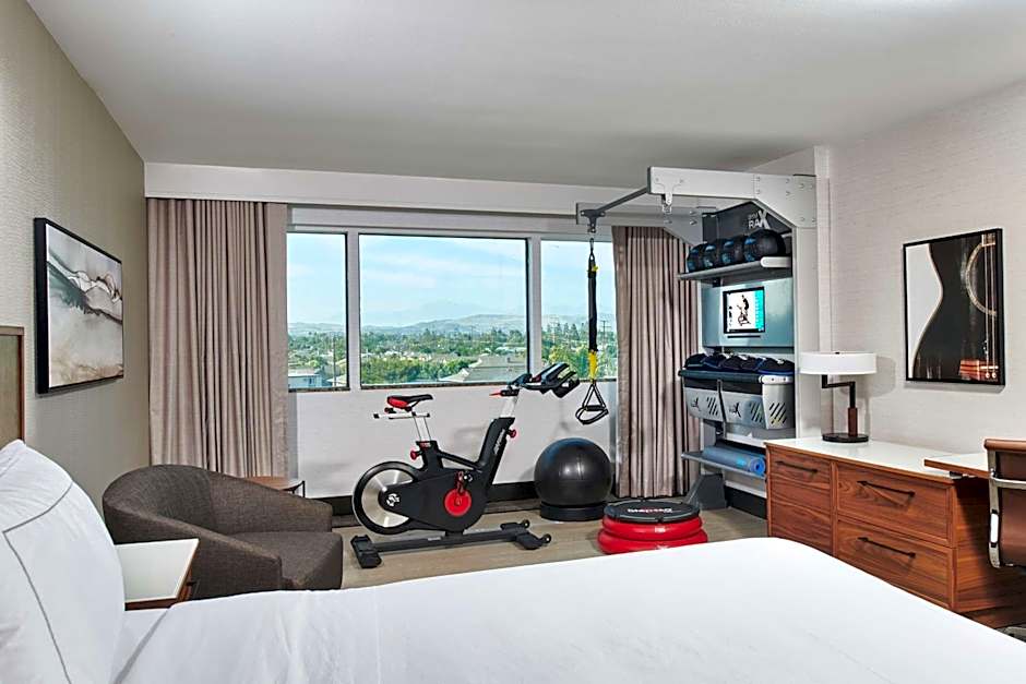 DoubleTree By Hilton Fullerton