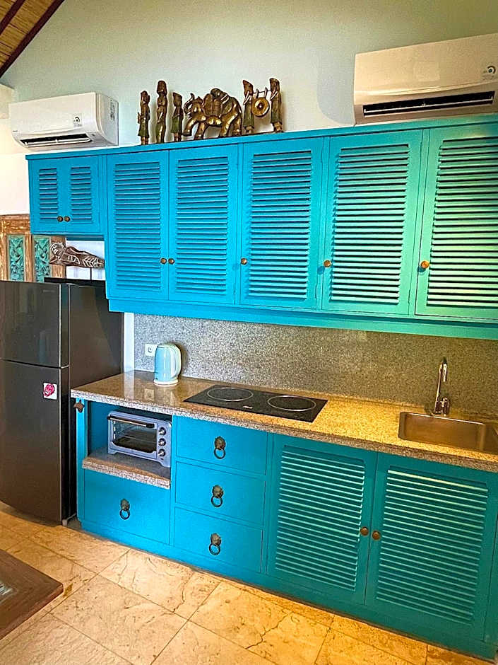 Ocean Suite By A&J - Exceptional Beachfront Apartment - Candidasa