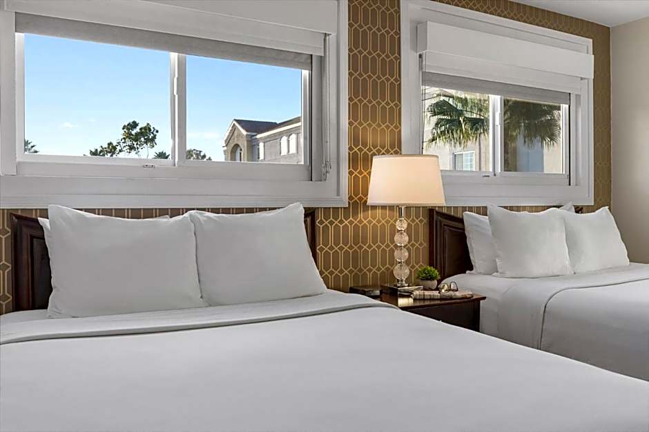 Peacock Suites