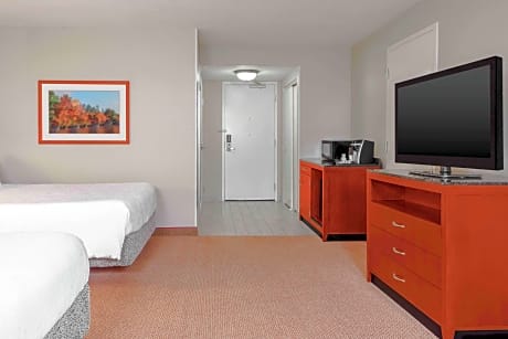 2 Queen Mobility Accessible W/ Bathtub