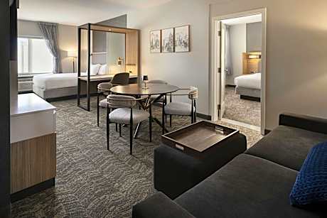 2 Bedroom Family Suite, Bedroom 1: 1 King, Bedroom 2: 1 Queen