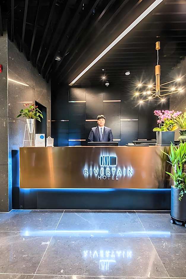 Rivertain Hotel