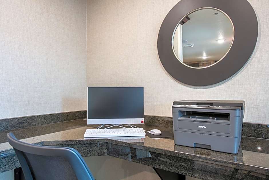 Cobblestone Inn & Suites - Pine Bluffs