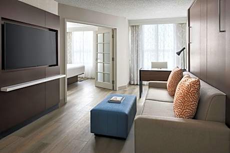 Two bedded King, 1 Bedroom Suite, 1 King Murphy