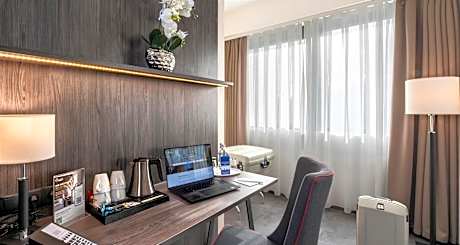 One-Bedroom Junior Suite with One Double and One Single Bed - Sofa Bed
