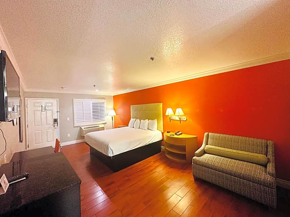Casa Blanca Hotel & Suites Orange SR-55 Freeway, Near Honda Center, Chapman University, Disneyland