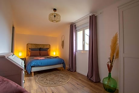 Emilie une nuit - 3 chambres au 2e étage - maison avec chats