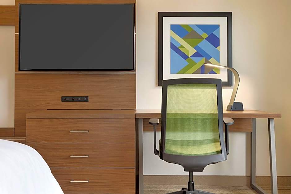 Holiday Inn Express Hotel & Suites Opelika Auburn By IHG