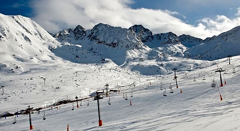 Apartamentos Pantebre 3000