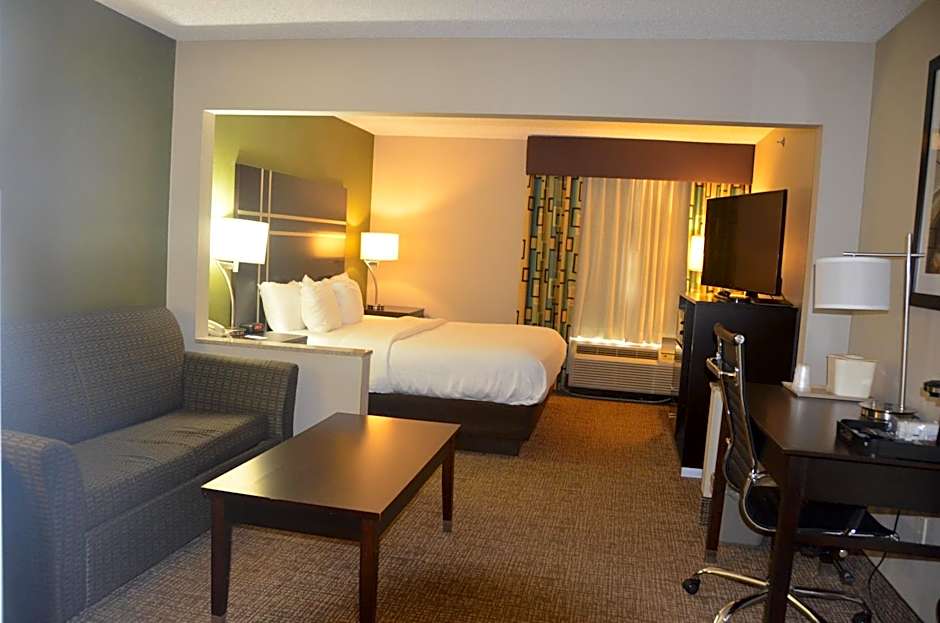 Comfort Inn & Suites Maumee
