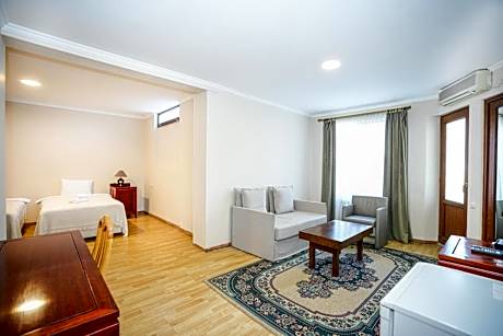 Standard Twin Room with Sofa