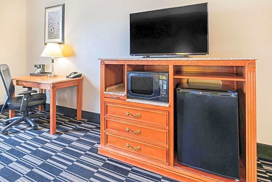 La Quinta Inn & Suites by Wyndham Ada