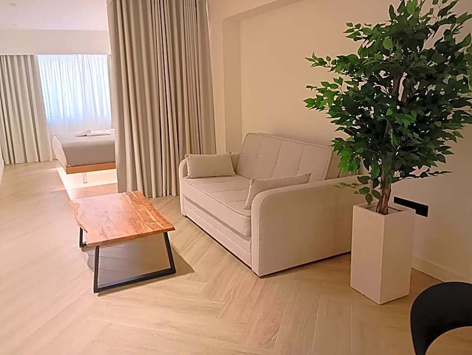 Triple A - Family hospitality Near Ermou - FREE Parking!