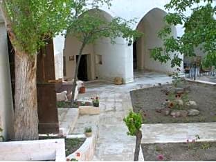 El Puente Cave Hotel