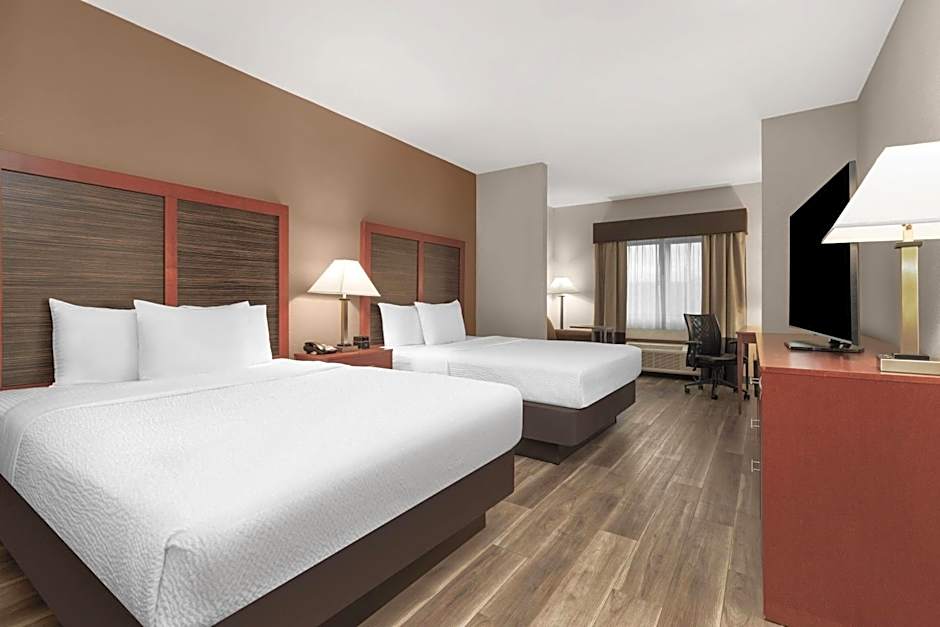 La Quinta Inn & Suites by Wyndham Midwest City - Tinker AFB