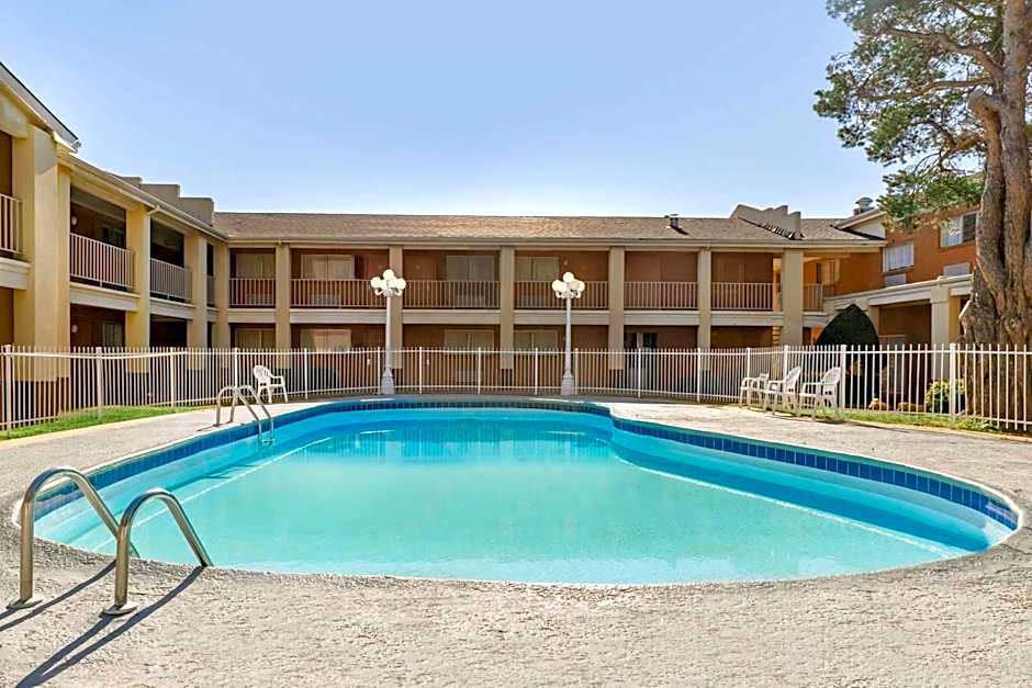 Days Inn by Wyndham Lawton