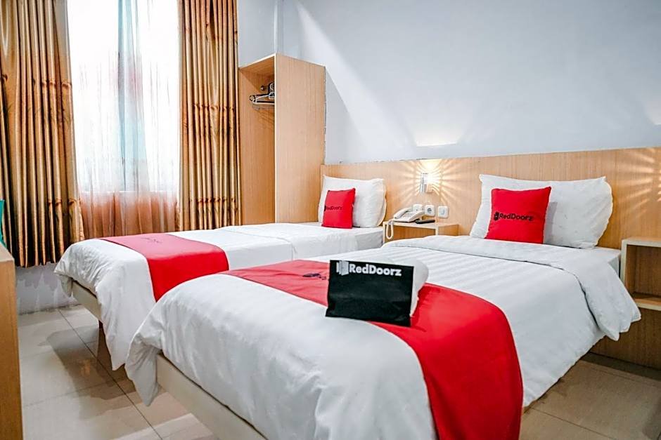 RedDoorz Premium at Hotel T-ONE Jambi