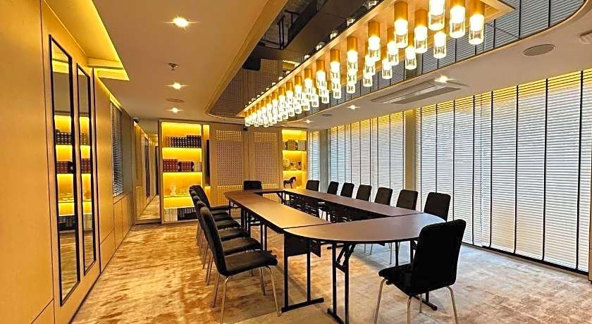 Ramada by Wyndham Bangkok Sukhumvit 11