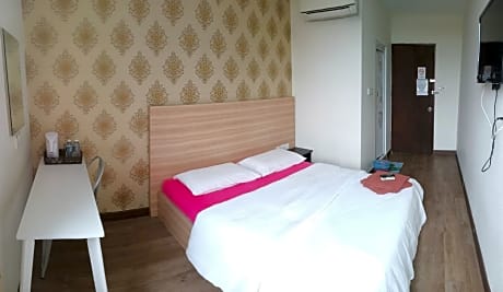 Standard Queen Room
