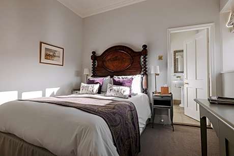 Room 3- Honk’s Pit Cozy Double Room