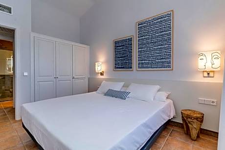 Studio with Garden View