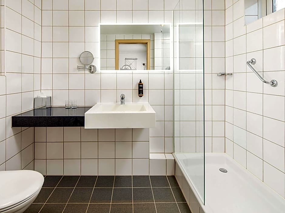 Mercure Cardiff North Hotel