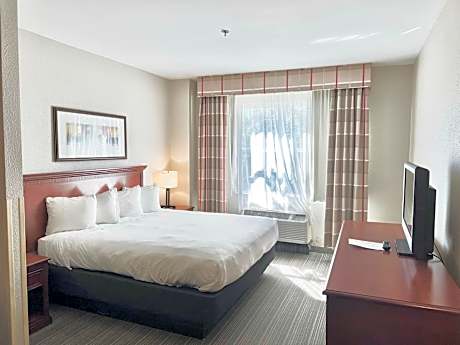 King Room with Accessible Roll in Shower - Non-Smoking