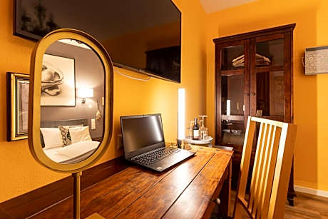 Standard Single Room Baum (Tree)