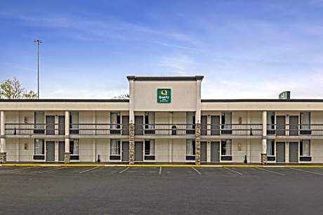 Quality Inn Dalton East