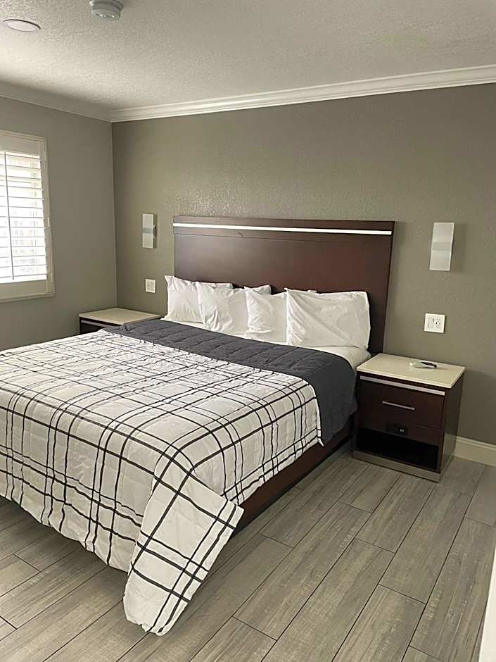 Cabana Inn & Suites