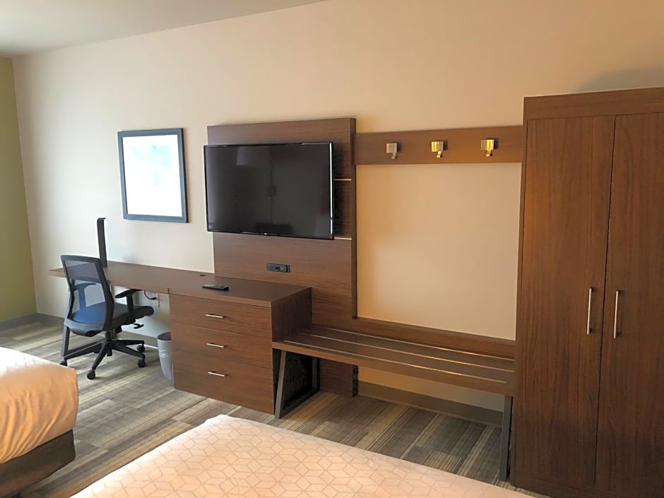 Holiday Inn Express And Suites Madison West - Middleton By IHG