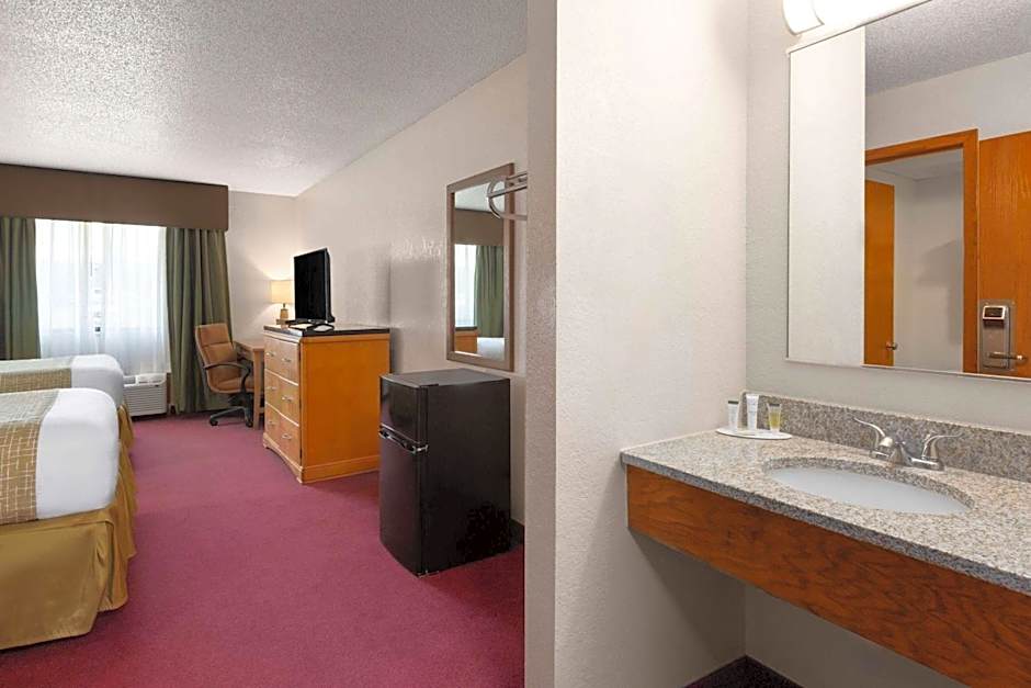 Travelodge by Wyndham Redwood Falls