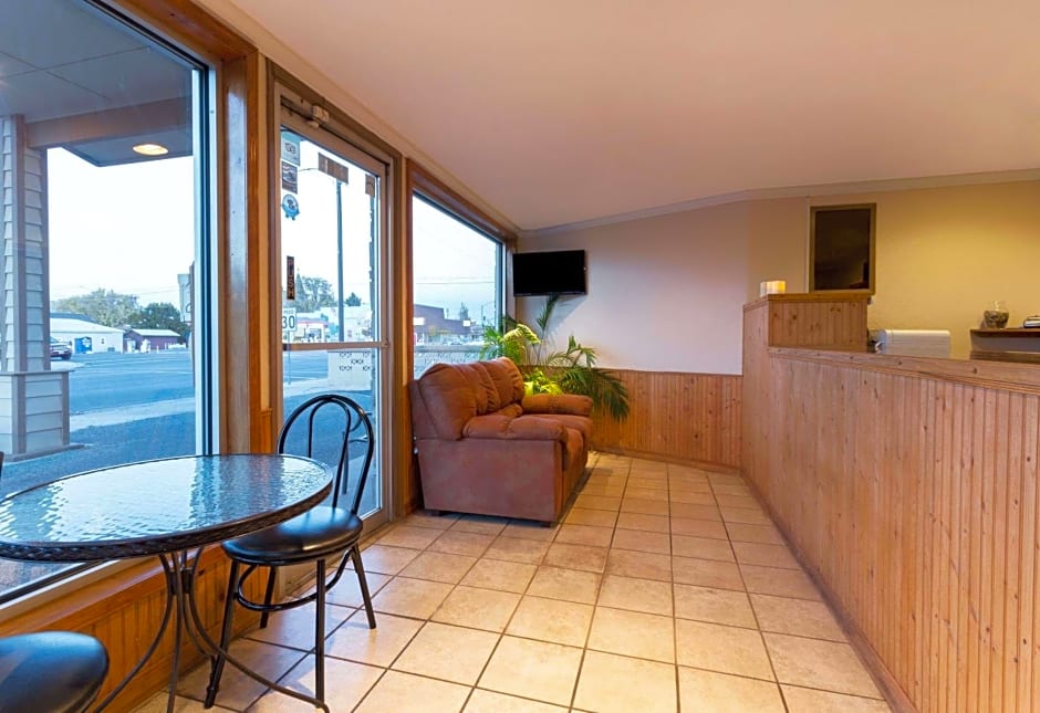 Knights Inn - Baker City