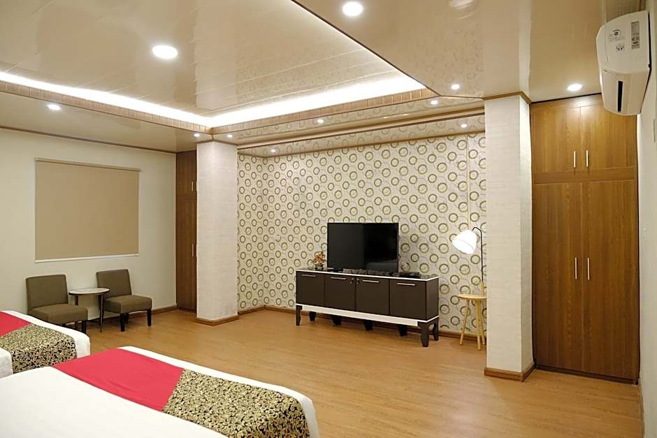 Joyful Hotel