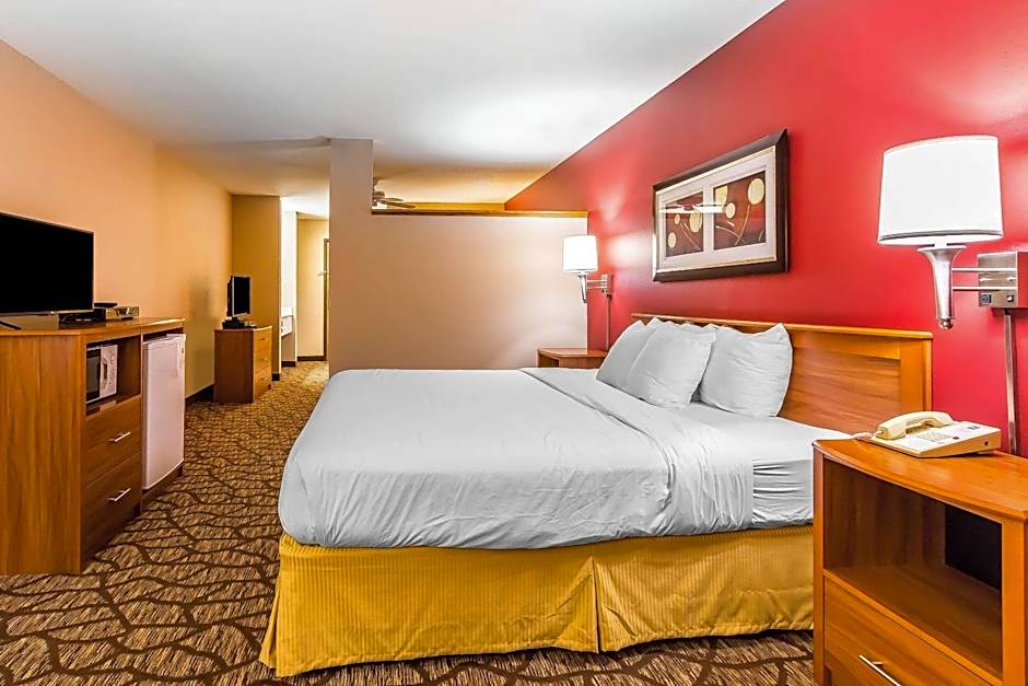 Quality Inn & Suites Chesterfield Village
