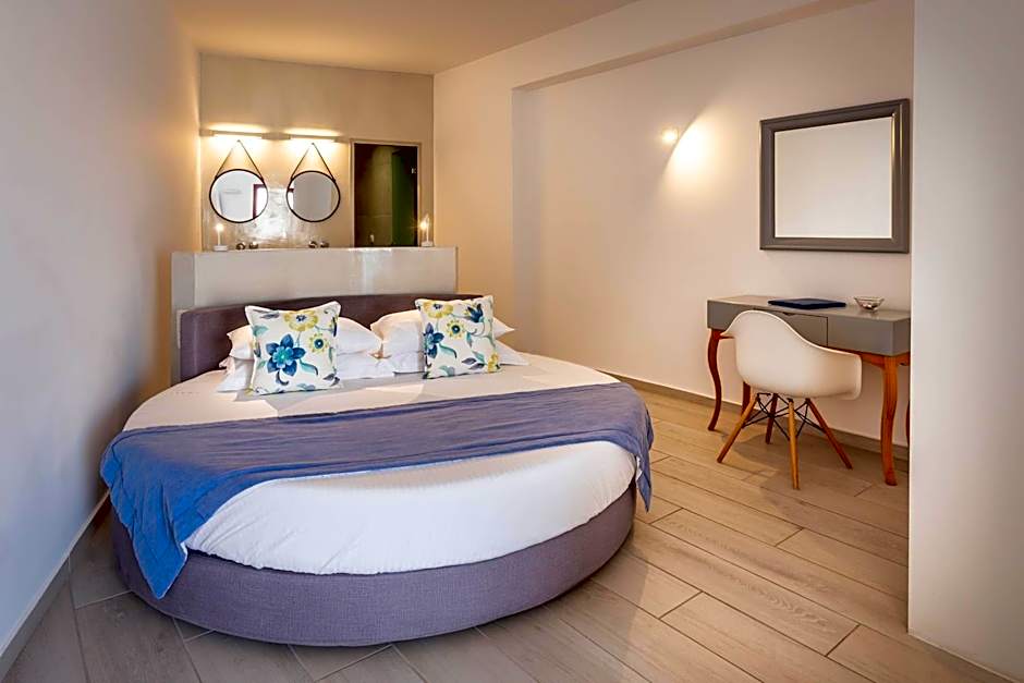 MAR n MAR CROWN HOTEL-SUITES